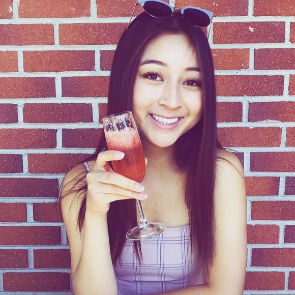 Meet your Posher, Julie - Picture 1 of 1